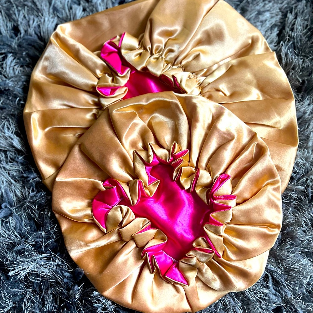 Beautiful mommy and me bonnet set!!🥰